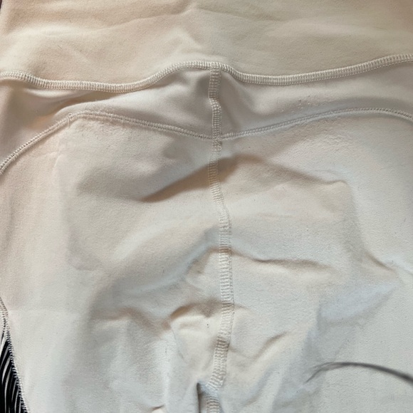 ALO yoga Electric Leggings in bone - Picture 5 of 6